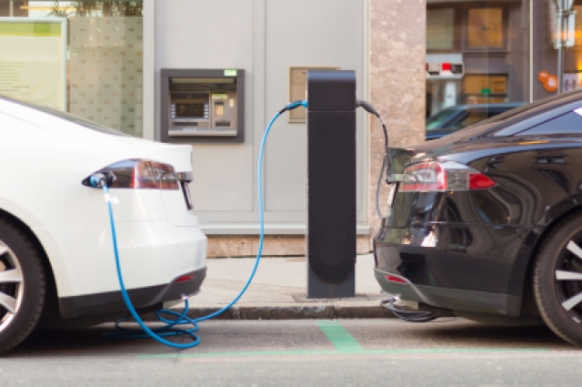  Dopłaty do aut elektrycznych we Francji będą malały