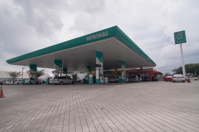 Brazylijski Petrobras rozważa zamrożenie cen paliw