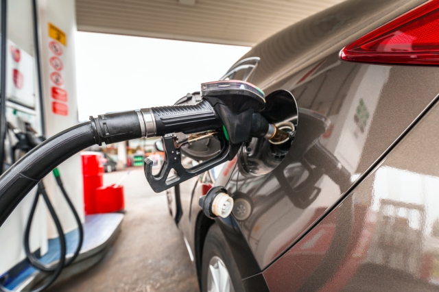 e-petrol.pl: wakacyjne obniżki na stacjach paliw
