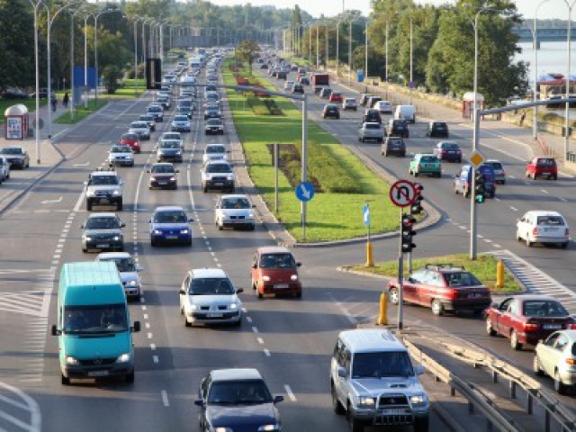 e-petrol.pl: wakacyjne podróże uderzą kierowców po kieszeni